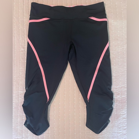 Lululemon Crops, Size 8, Black + Pink Details - Picture 1 of 6